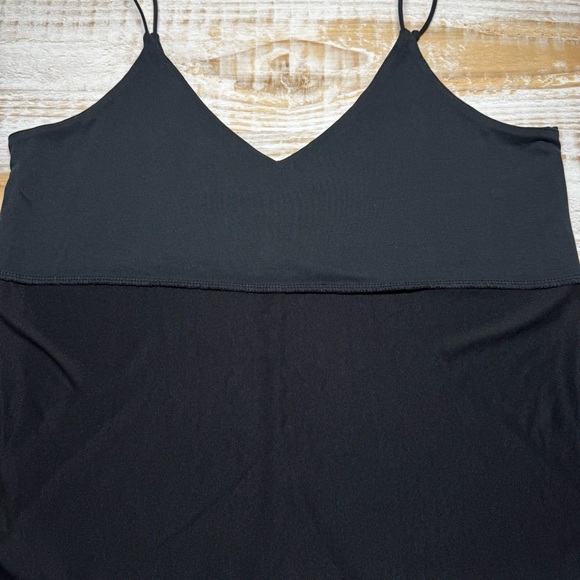Women's Black Spaghetti Strap V-Neck Camisole Top in Size Small - Picture 7 of 8